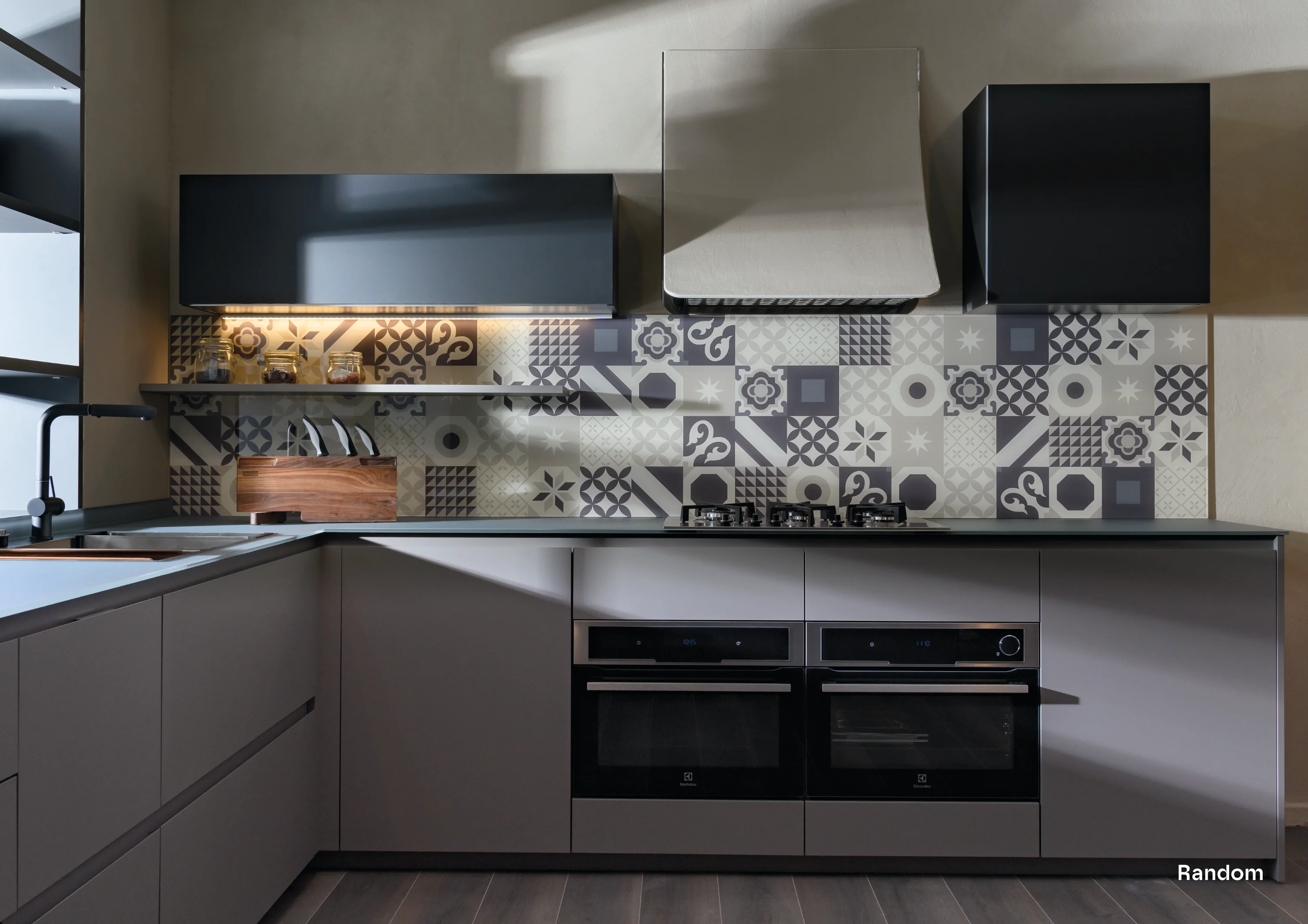 Ambientazione cucina con decoro geometrico Random